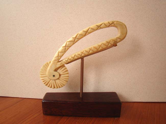 A 19th century carved walrus ivory pie crimper — image 2
